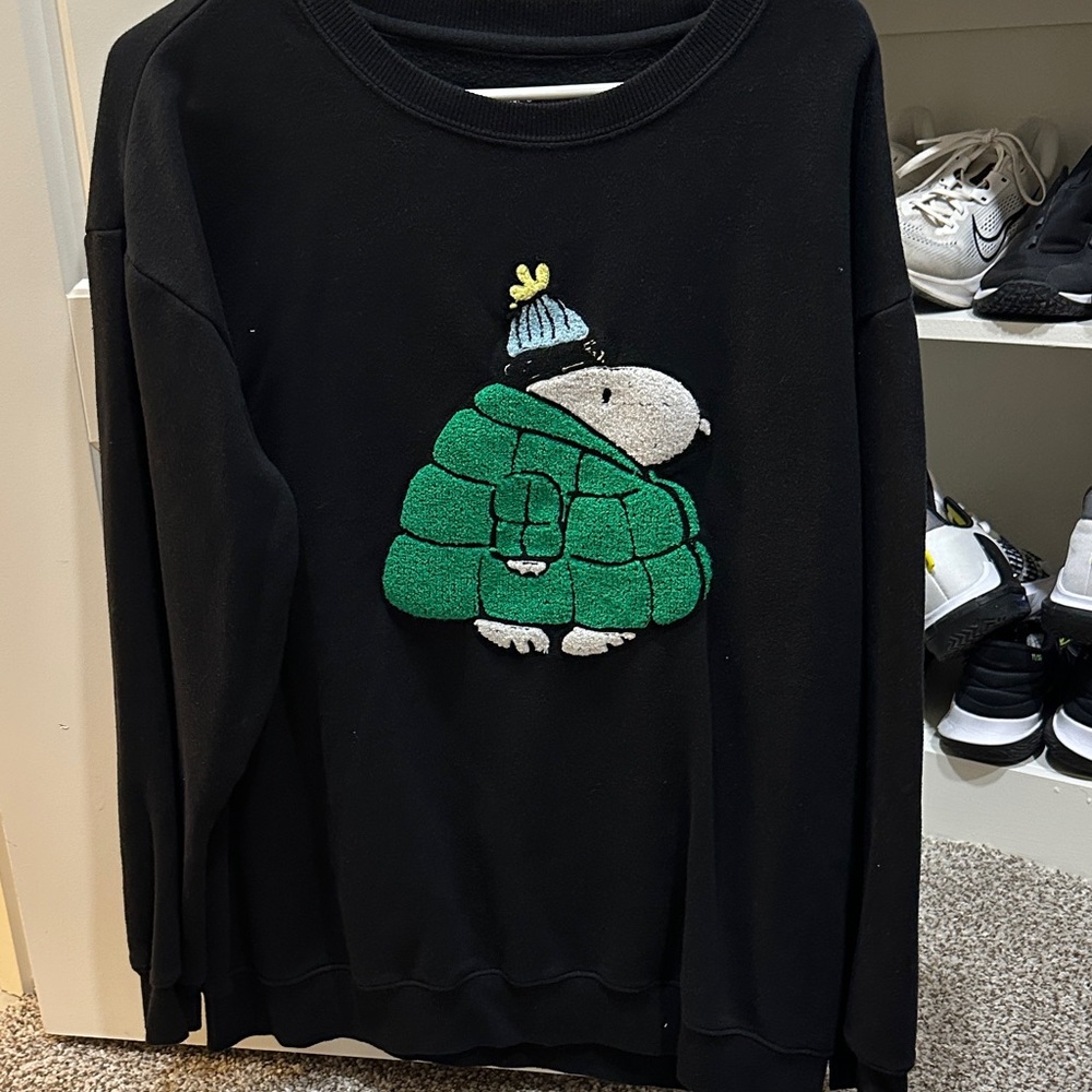 Black Men’s Sweater with Snoppy Coat Embroidery